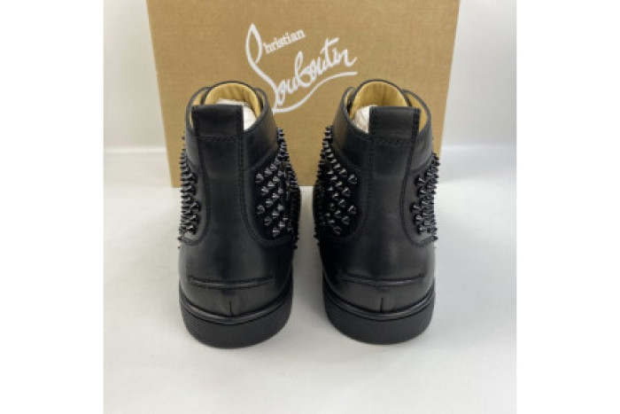 Ch**an louboutin l**is junior spikes