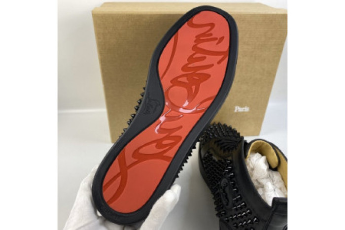 Ch**an louboutin l**is junior spikes