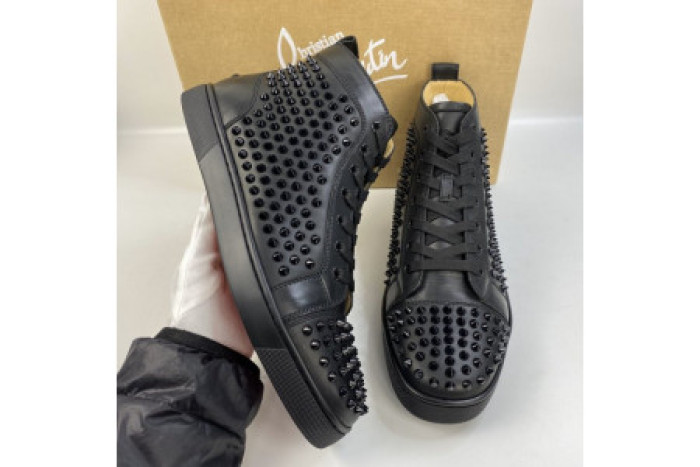 Ch**an louboutin l**is junior spikes